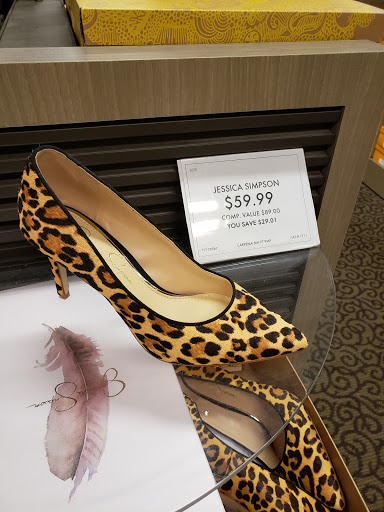 Shoe Store «DSW Designer Shoe Warehouse», reviews and photos, 4741 Ashford Dunwoody Rd, Dunwoody, GA 30338, USA