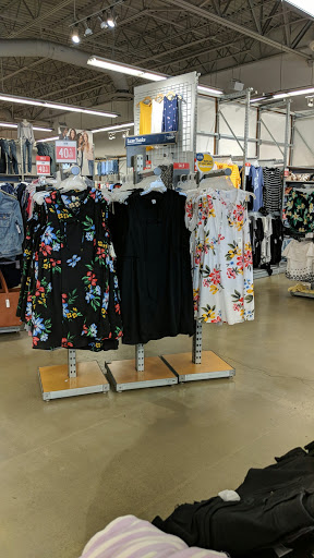 Clothing Store «Old Navy», reviews and photos, 485 River Rd, Edgewater, NJ 07020, USA