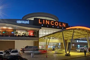 Lincoln Plaza image
