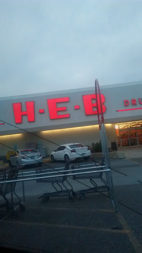 Grocery Store «H-E-B Grocery», reviews and photos, 206 S Alamo St, Refugio, TX 78377, USA