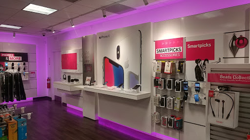 Cell Phone Store «T-Mobile», reviews and photos, 950 Hyde Park Ave, Hyde Park, MA 02136, USA