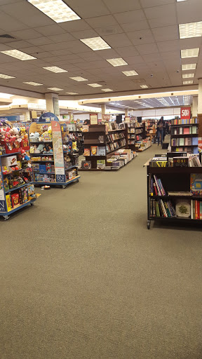 Book Store «Barnes & Noble Booksellers Mansell Crossings SC», reviews and photos, 7660 North Point Pkwy, Alpharetta, GA 30022, USA