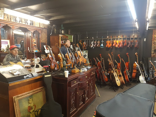 Hewitt's - Violin & Guitar Shop