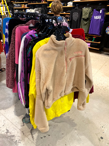 Clothing Store «Zumiez», reviews and photos, 200 Tanger Mall Dr #1311, Riverhead, NY 11901, USA