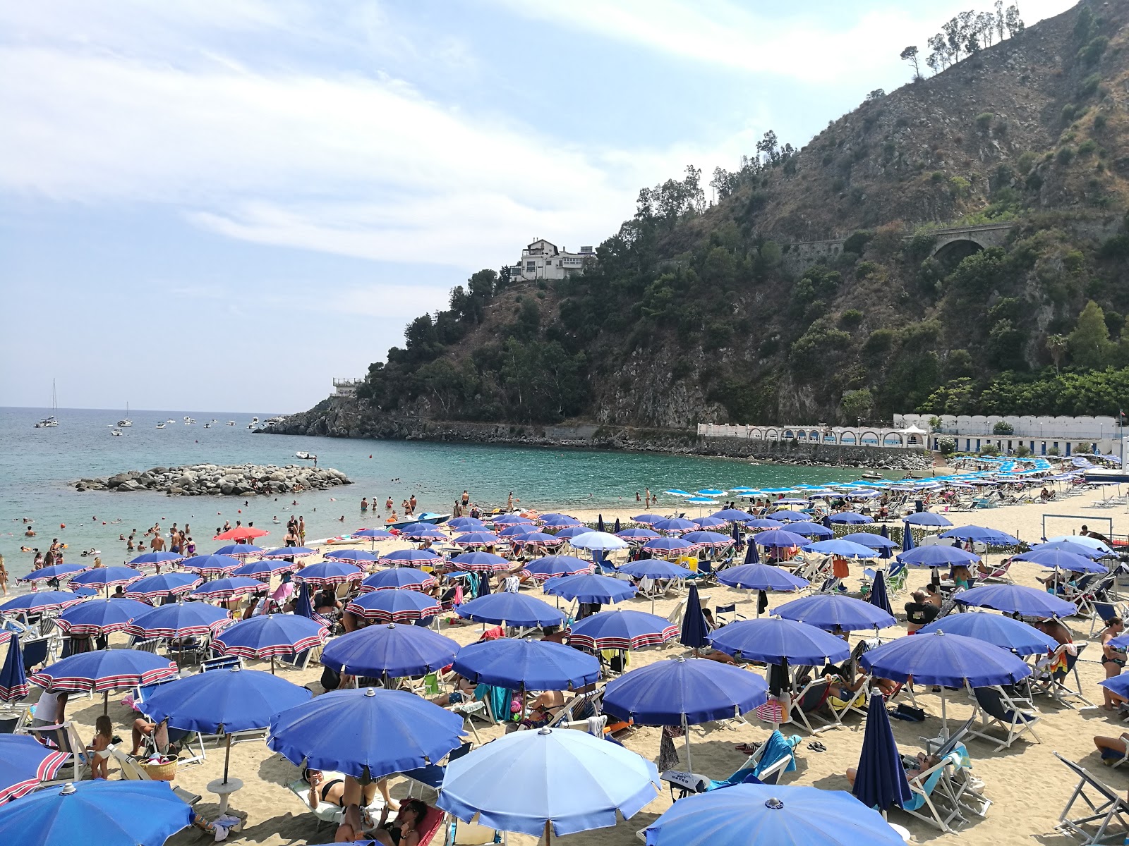 Spiaggia di Copanello'in fotoğrafı geniş plaj ile birlikte