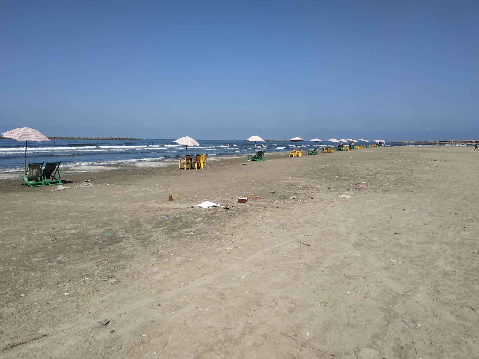 Zdjęcie Ras El-Bar Beach z powierzchnią jasny piasek