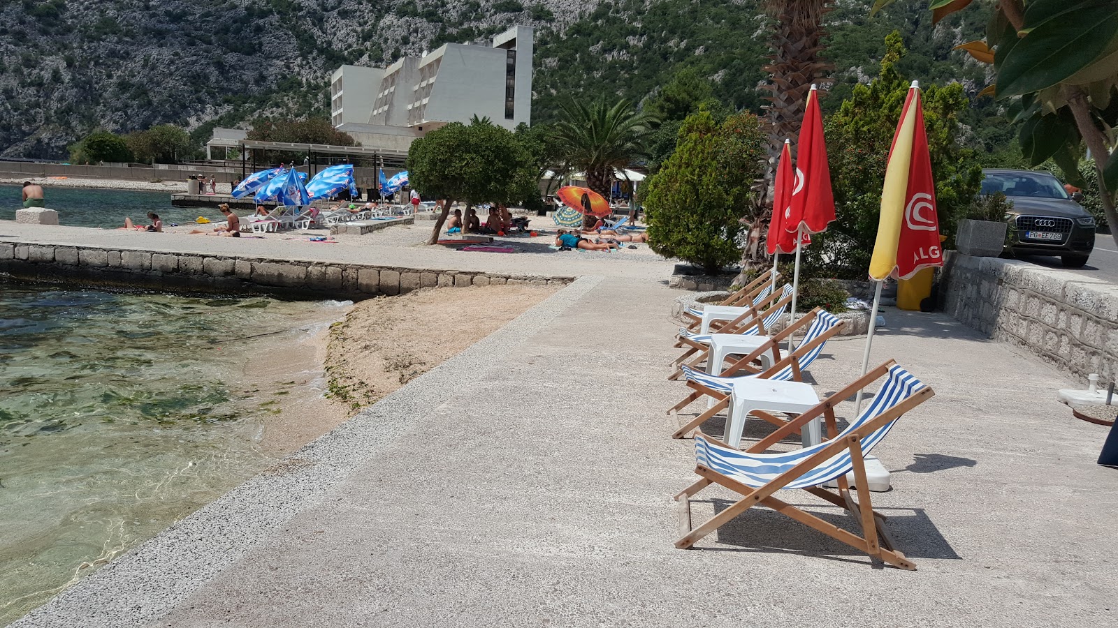 Zdjęcie Risan Public Beach z powierzchnią utwardzona betonowa powierzchnia