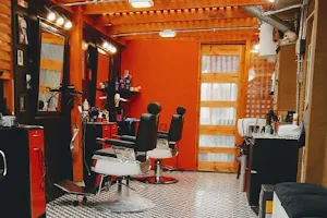 V&F Hair Studio - Peluquería y Barbería Profesional image