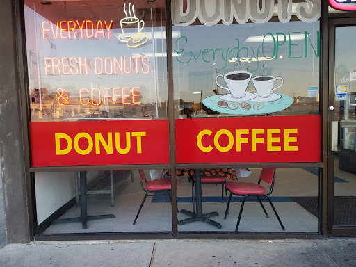 Donut Shop «Donut Town», reviews and photos, 215 E University Dr # 101, McKinney, TX 75069, USA
