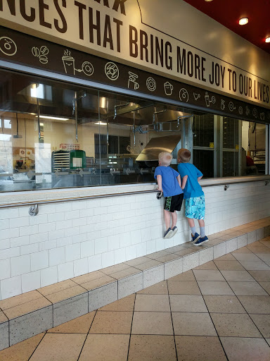 Krispy Kreme, 2401 Battleground Ave, Greensboro, NC 27408, USA, 