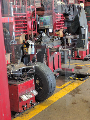 Tire Shop «Discount Tire Store», reviews and photos, 8219 Research Blvd, Austin, TX 78758, USA