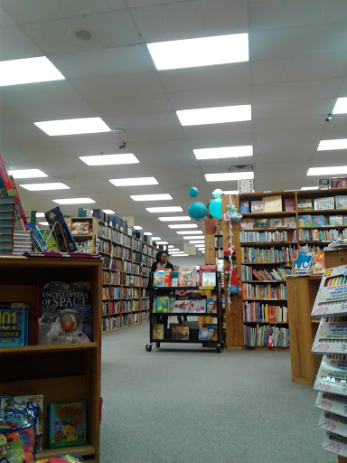 Book Store «Half Price Books», reviews and photos, 711 N Hwy 67, Cedar Hill, TX 75104, USA