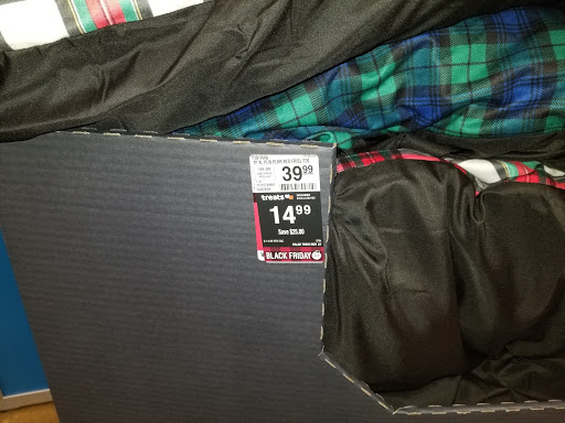 Pet Supply Store «PetSmart», reviews and photos, 320 W Town Square Way, Oak Creek, WI 53154, USA