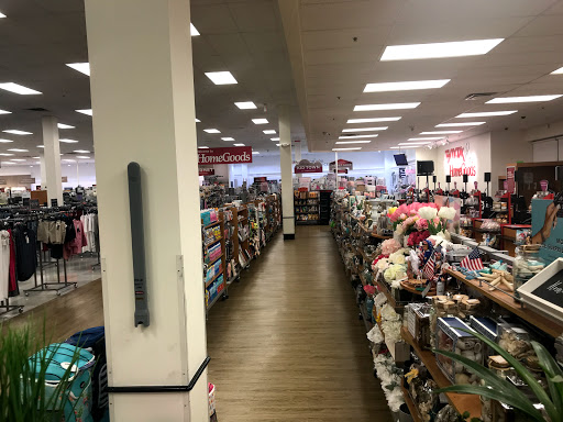 Department Store «T.J. Maxx & HomeGoods», reviews and photos, 198 Alewife Brook Pkwy, Cambridge, MA 02138, USA
