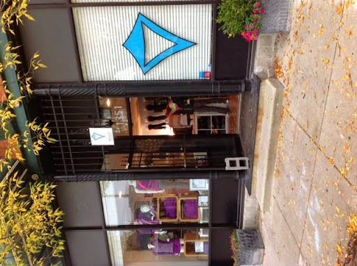 ivivva, 1351 W Roscoe St, Chicago, IL 60657, USA, 