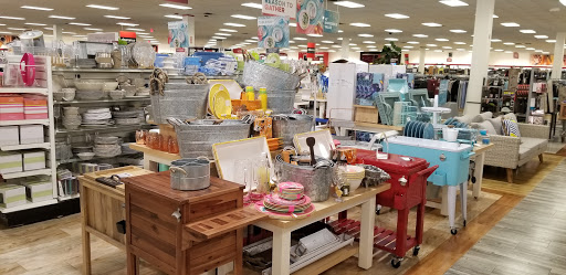 Department Store «T.J. Maxx & HomeGoods», reviews and photos, 111 Taunton St, Plainville, MA 02762, USA