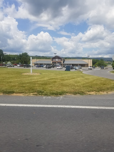 Grocery Store «Food Lion», reviews and photos, 431 Fort Loudon Rd, Mercersburg, PA 17236, USA