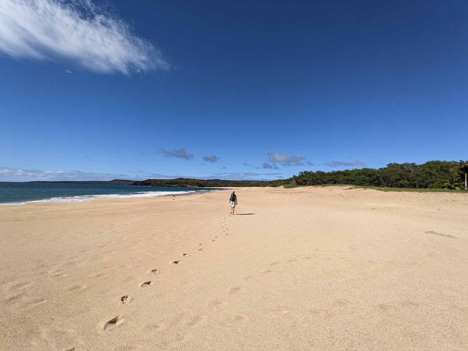 Foto von Papoeyku Beach mit heller sand Oberfläche