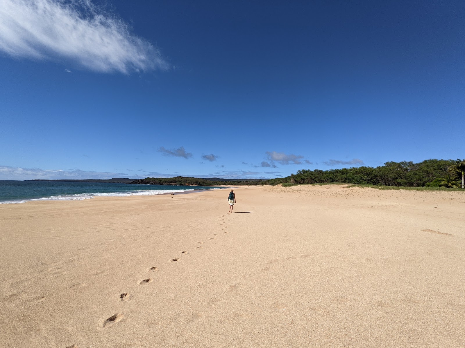 Foto von Papoeyku Beach mit beiger sand Oberfläche