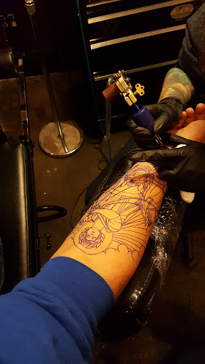 Tattoo Shop «The Mercy Seat», reviews and photos, 210 E 16th St, Kansas City, MO 64108, USA