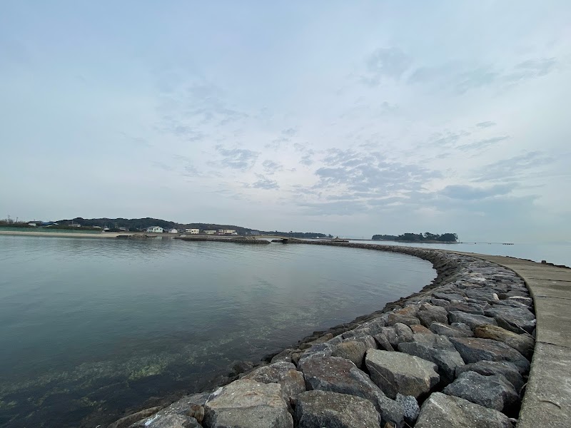 大浦海水浴場前堤防