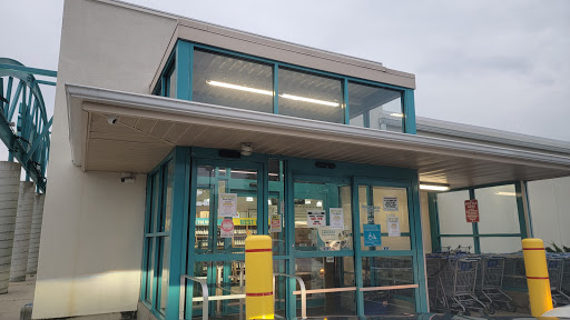 Liquor Store «East Windsor Bottle King», reviews and photos, 385 US-130, East Windsor, NJ 08520, USA