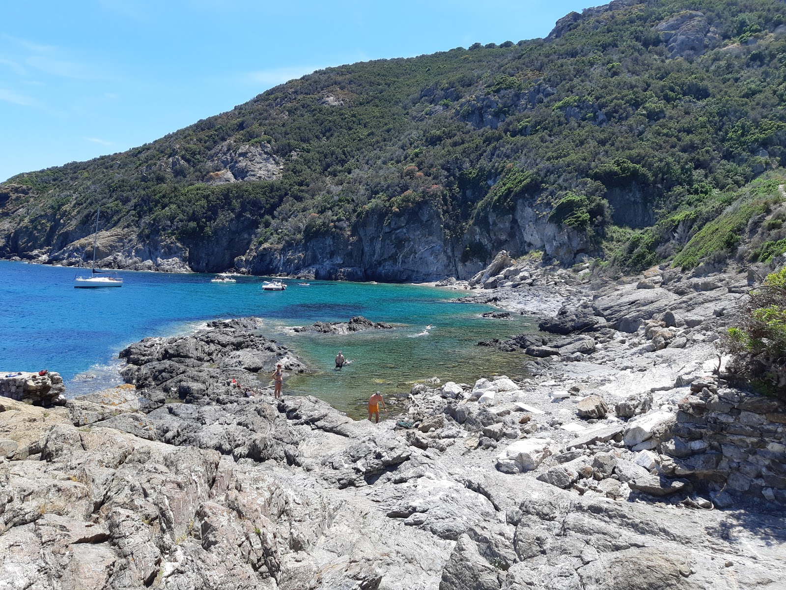 Foto van Spiaggia dello Stagnone met stenen oppervlakte