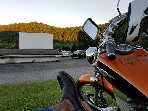 Drive-in Movie Theater «Twin City Drive-In Theatre», reviews and photos, 2512 Volunteer Pkwy, Bristol, TN 37620, USA