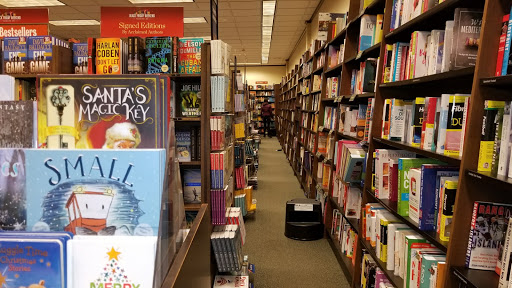 Book Store «Barnes & Noble», reviews and photos, 1424 Union Tpke, New Hyde Park, NY 11040, USA