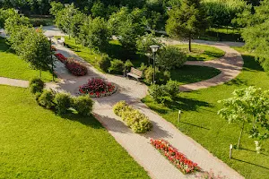 Benefit Plaza image