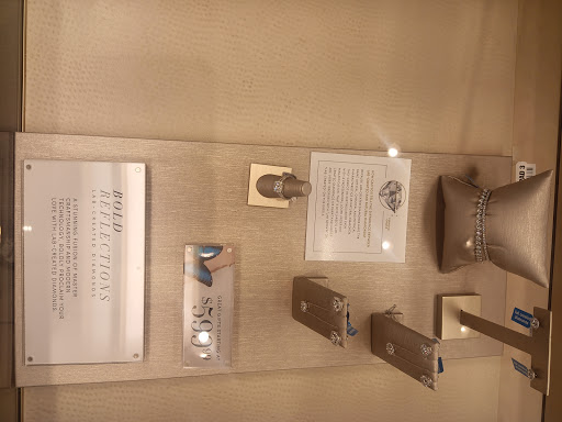 Shopping Mall «Parkway Square Shopping Center», reviews and photos, 16876 Southcenter Pkwy, Tukwila, WA 98188, USA