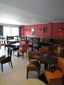 Restaurant L'AVENUE 325 Av. Jean Coutty, 01100 Arbent, France