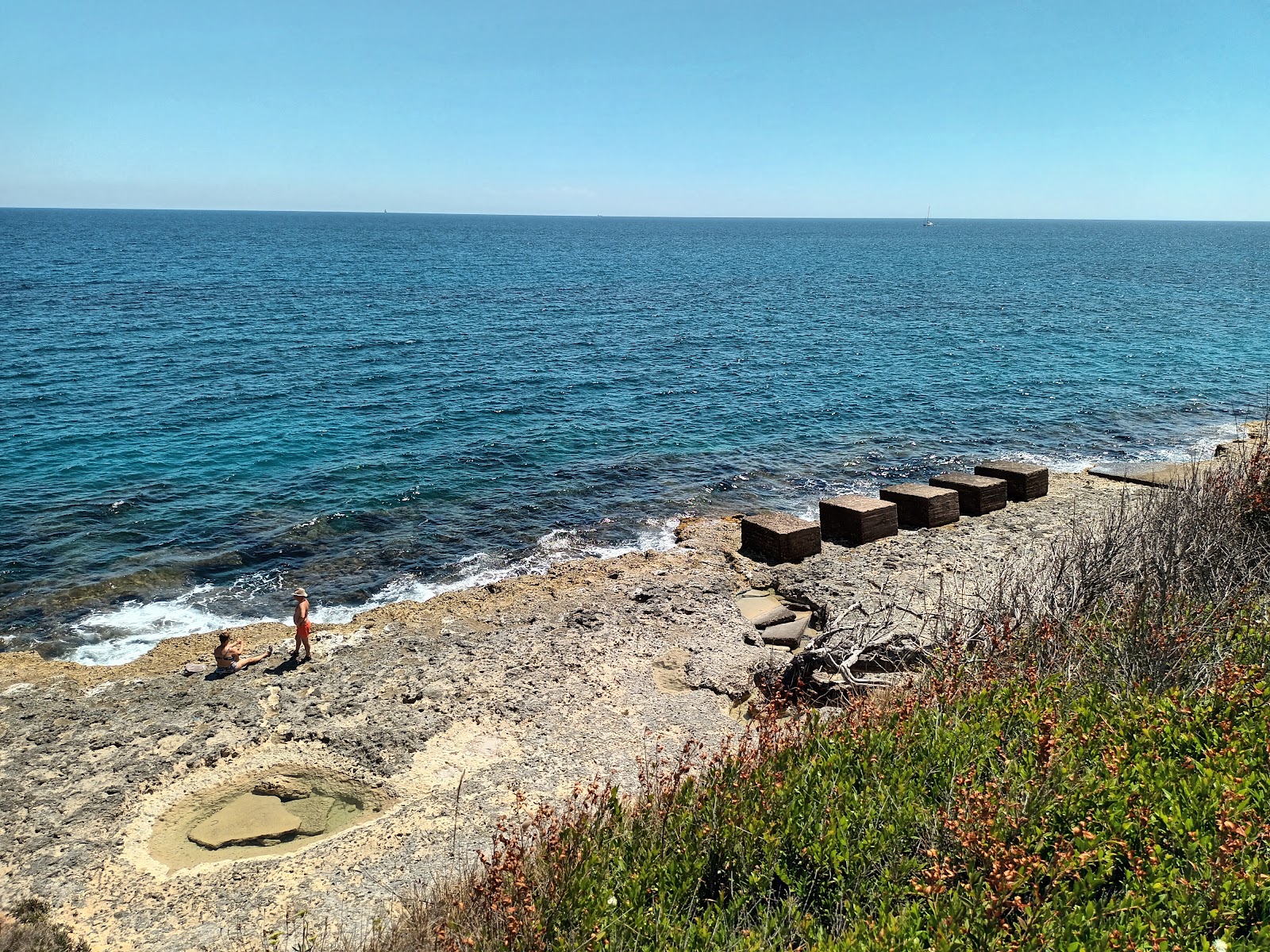 Foto von Grotta de l'Acqua duce mit rocky shore Oberfläche