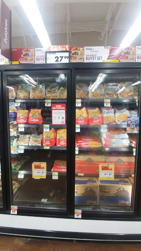 Shopping Mall «Tuskatella Shopping Center», reviews and photos, 1344 N Tustin St, Orange, CA 92867, USA