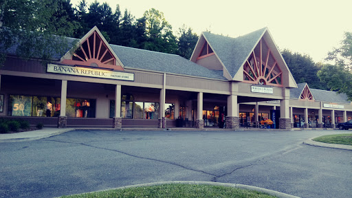 Outlet Store «Tanger Outlet Blowing Rock», reviews and photos, 278 Shoppes on the Parkway Rd, Blowing Rock, NC 28605, USA