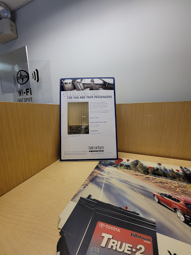 Toyota Dealer «Oakbrook Toyota», reviews and photos, 550 E Ogden Ave, Westmont, IL 60559, USA