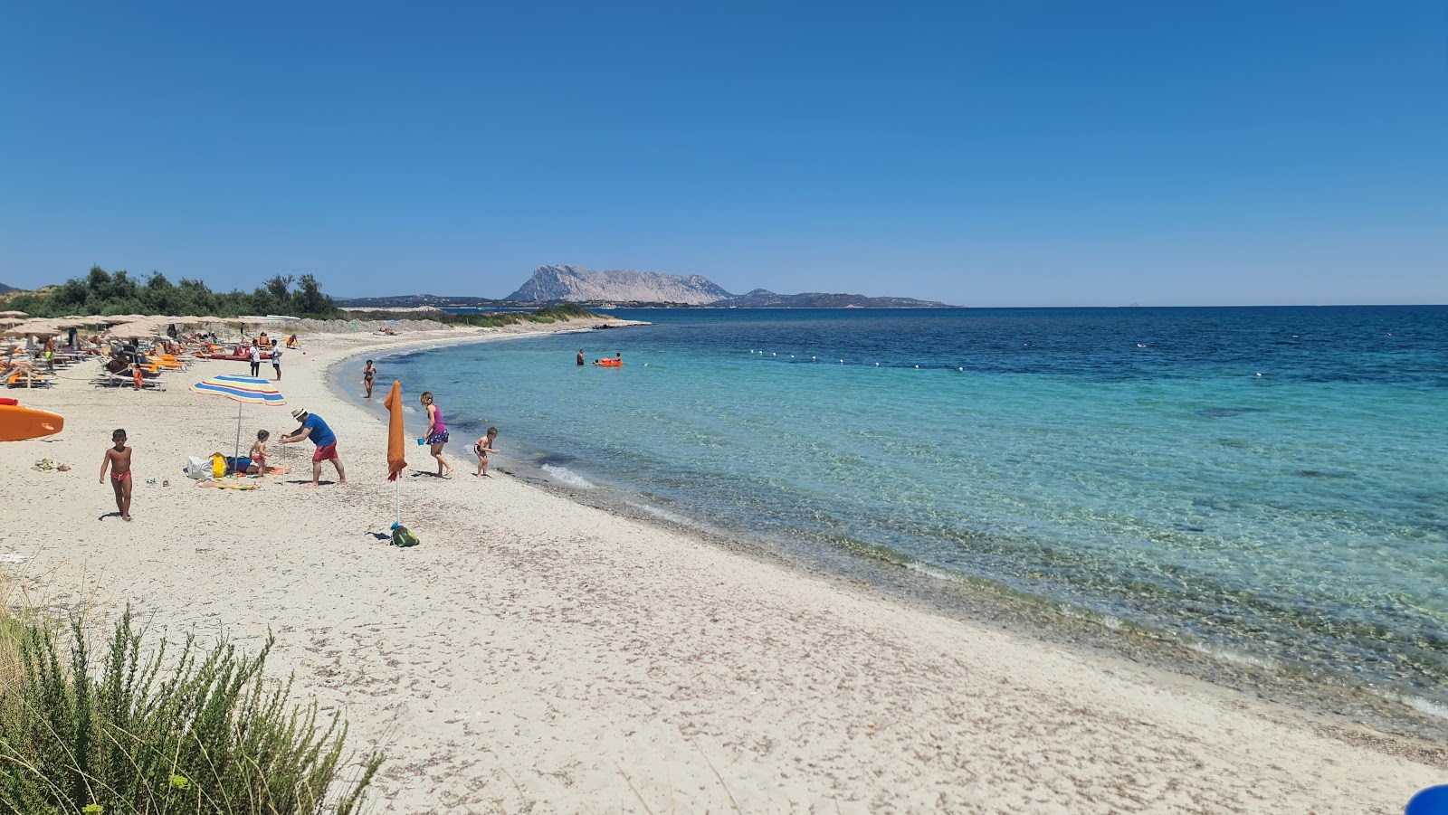 Foto de Spiaggia del Veraclub Amasea com praia espaçosa
