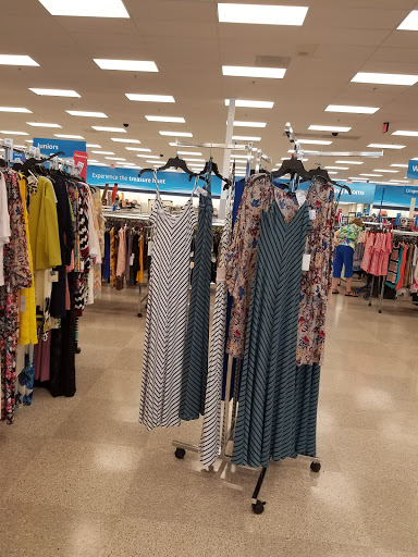 Clothing Store «Ross Dress for Less», reviews and photos, 749 E Dundee Rd, Palatine, IL 60074, USA