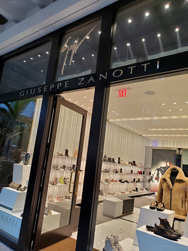 Department Store «Saks Fifth Avenue», reviews and photos, 9700 Collins Ave, Bal Harbour, FL 33154, USA