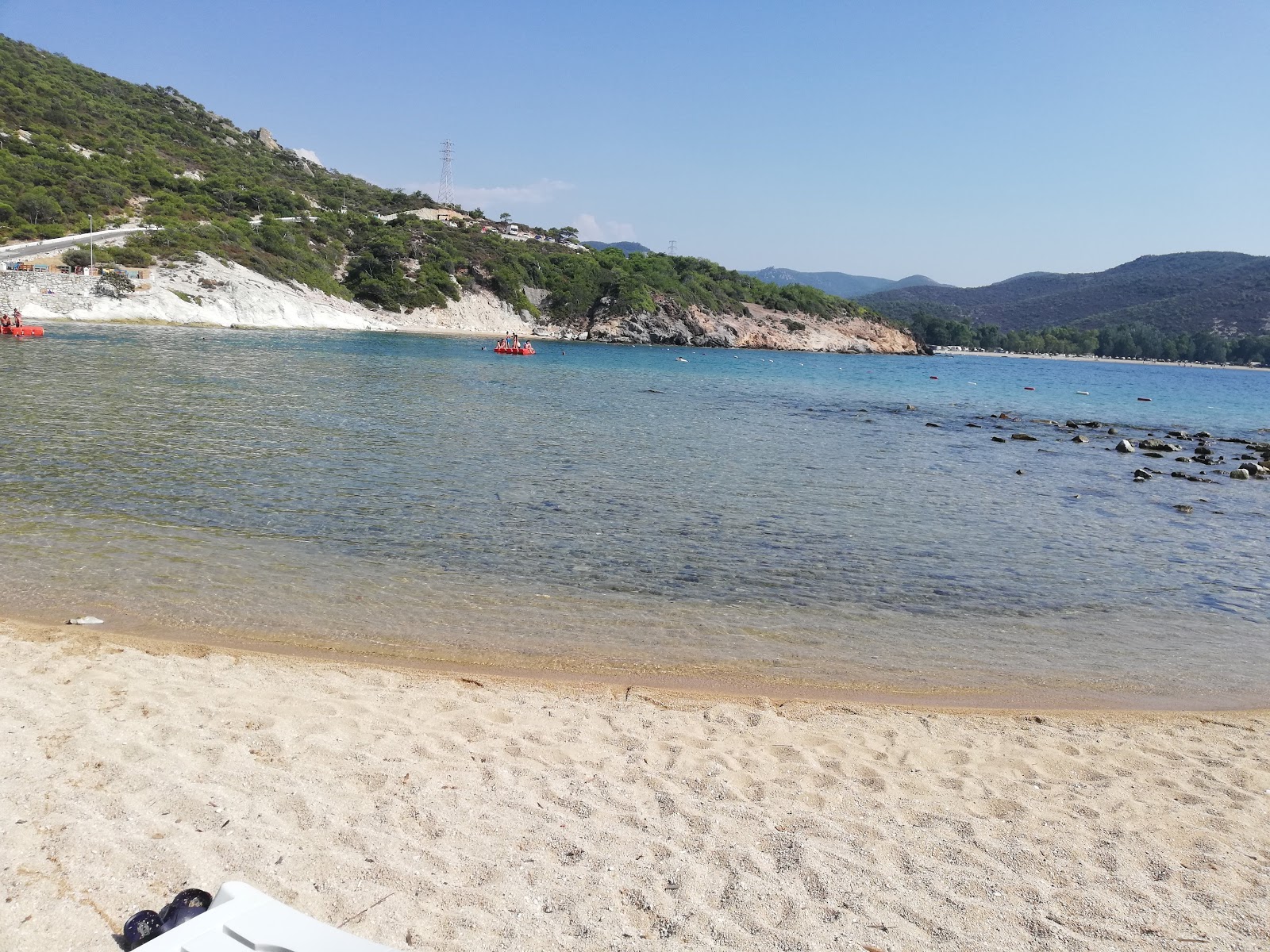 Jandarma Camp beach的照片 带有碧绿色纯水表面