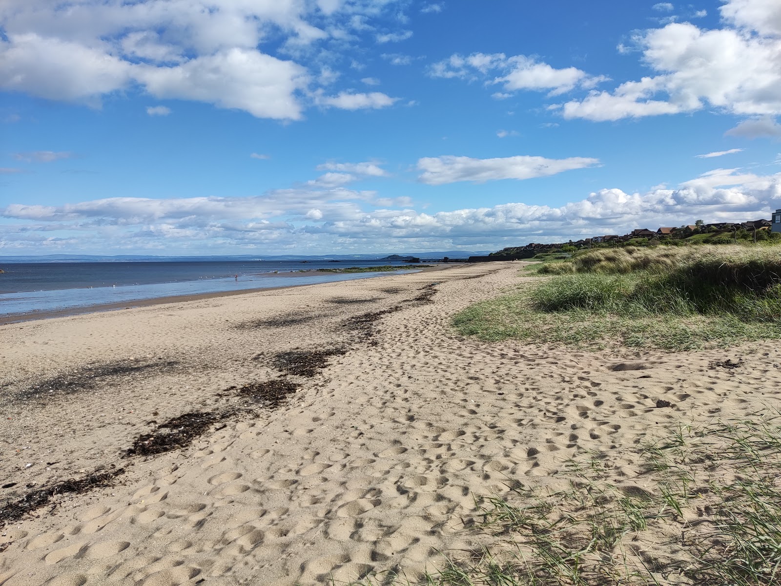 Foto de Seafield Beach con arena beige superficie