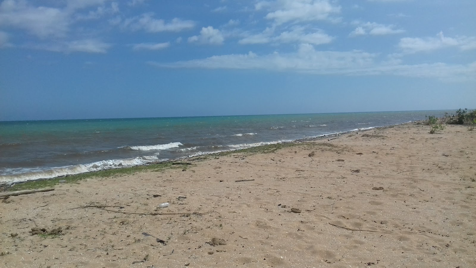 Fotografija Lost Beach z turkizna čista voda površino