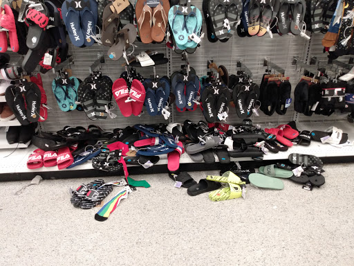 Clothing Store «Ross Dress for Less», reviews and photos, 3201 Eastway Dr, Charlotte, NC 28205, USA