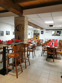 Atmosphère du Restaurant Au P’tit Bonheur à Saint-Géraud-de-Corps - n°1