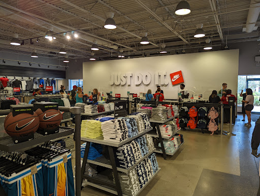 Sporting Goods Store «Nike Factory Store», reviews and photos, 5195 Factory Shops Blvd, Ellenton, FL 34222, USA