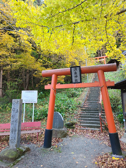 ケヤキの森 源泉神社 入口