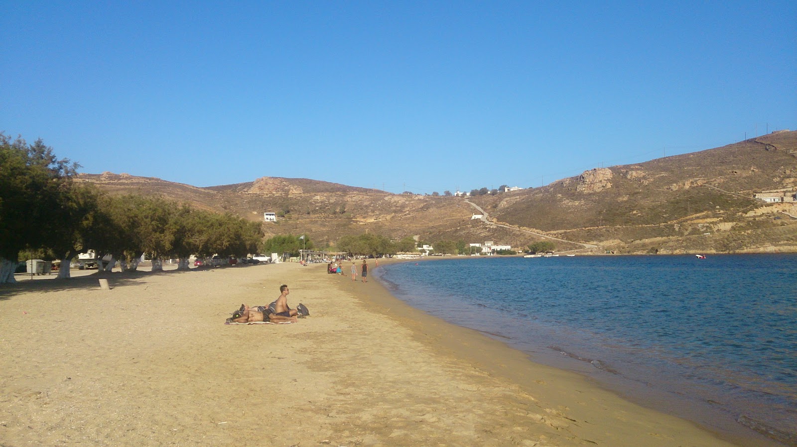 Photo of Paralia Livadi backed by cliffs