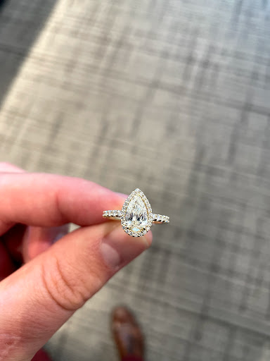 Jewelry Store «Ben Bridge Jeweler», reviews and photos, 4733 Tacoma Mall Blvd #100, Tacoma, WA 98409, USA