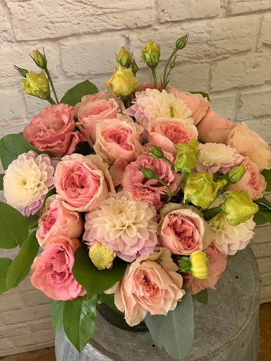 Florist «Sweet Pea Florist», reviews and photos, 5918 Naples Plaza, Long Beach, CA 90803, USA