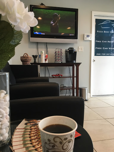 Auto Repair Shop «Rizza Body Shop», reviews and photos, 485 S River Rd, Des Plaines, IL 60016, USA